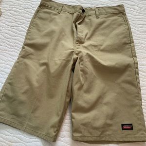 Mens size 34, 11” inseam dickies shorts.
